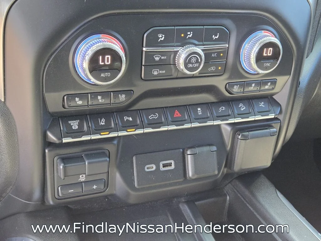Used 2021 Silver GMC Denali image 29