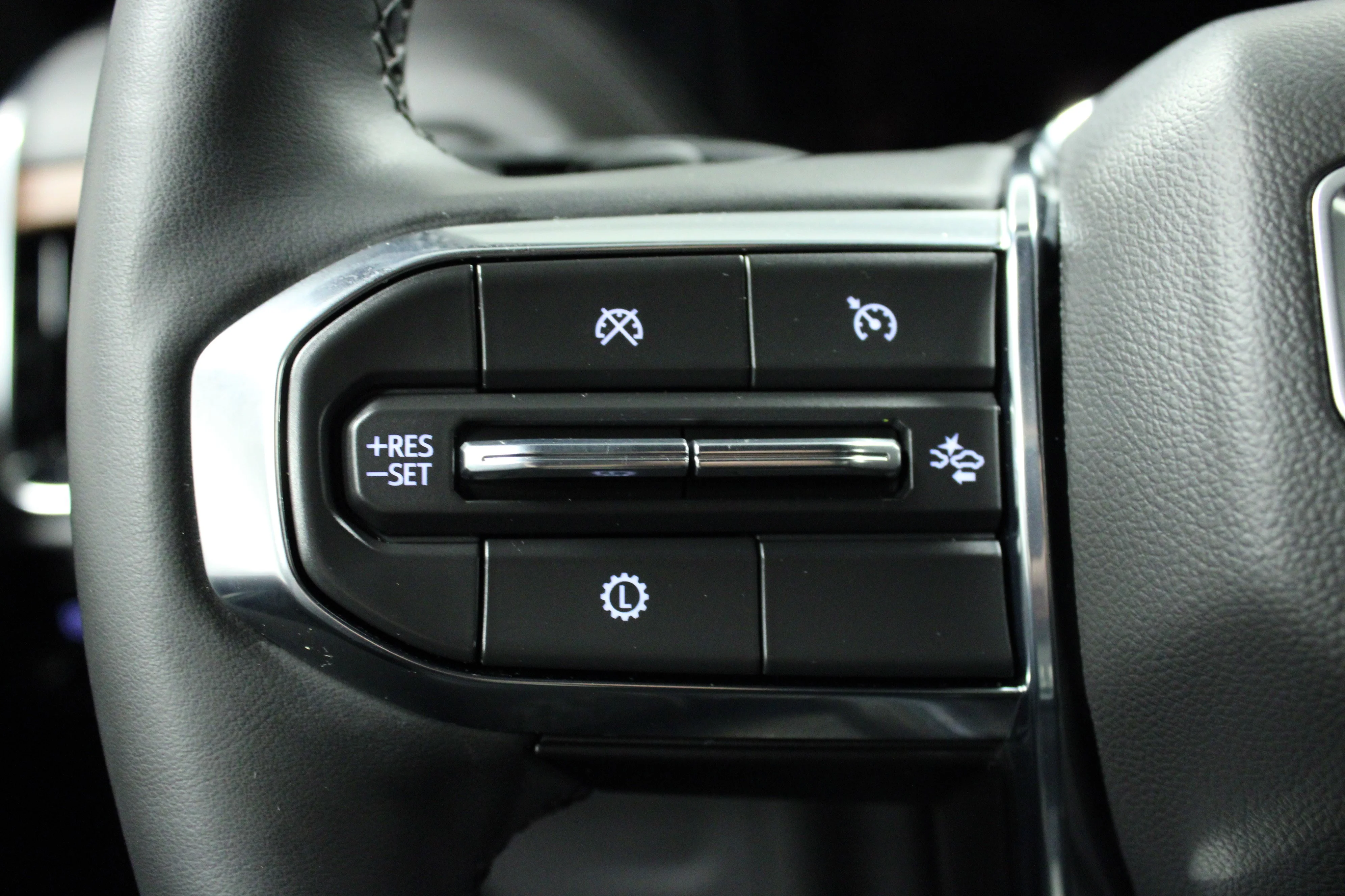 Used 2025 Sterling Metallic GMC Denali image 21