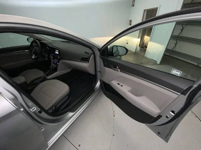 Used 2020 Silver Hyundai SE image 23
