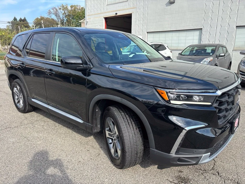 Used 2023 Black Honda EX-L image 8