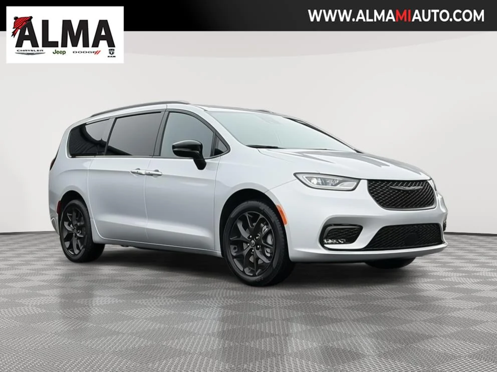 2026 Chrysler Pacifica Select AWD's photo