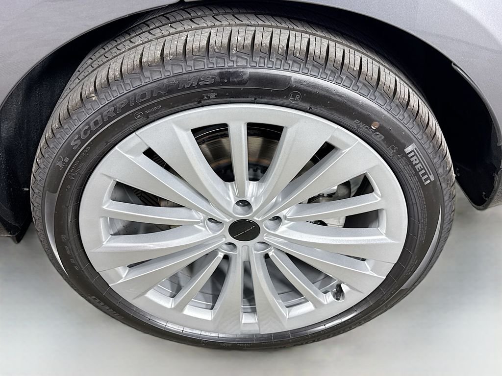 New 2026 Eiger Grey Land Rover SE image 33