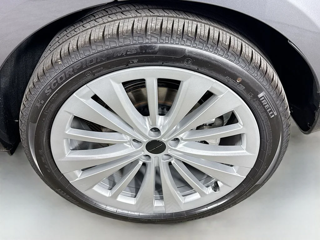New 2026 Eiger Grey Land Rover SE image 33
