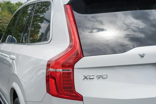 Used 2023 Crystal White Volvo Plus image 7