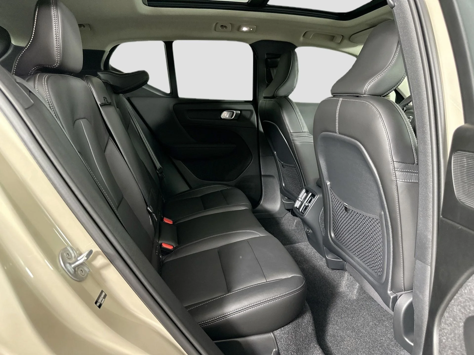 2025 Volvo XC40 Ultra - Photo 18