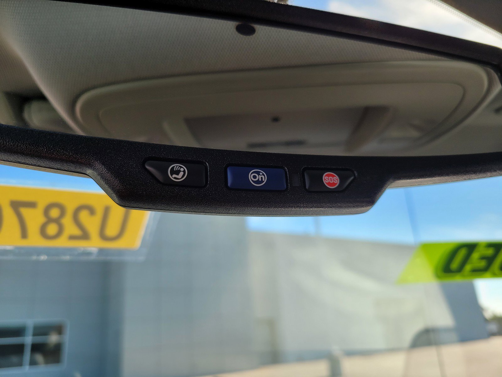 Used 2017 Summit White GMC  image 18