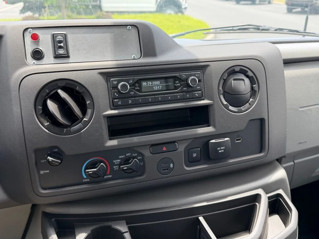 New 2026 Oxford White Ford E-350 SRW image 37
