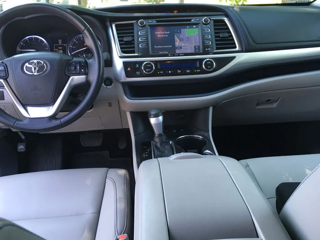 Used 2016 Gray Toyota XLE V6 image 25