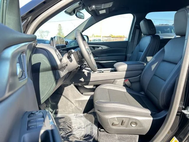 New 2026 Mosaic Black Metallic Chevrolet LT image 25