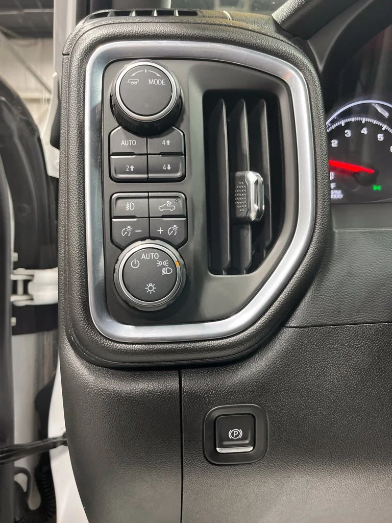 Used 2020 Summit White Chevrolet RST image 13