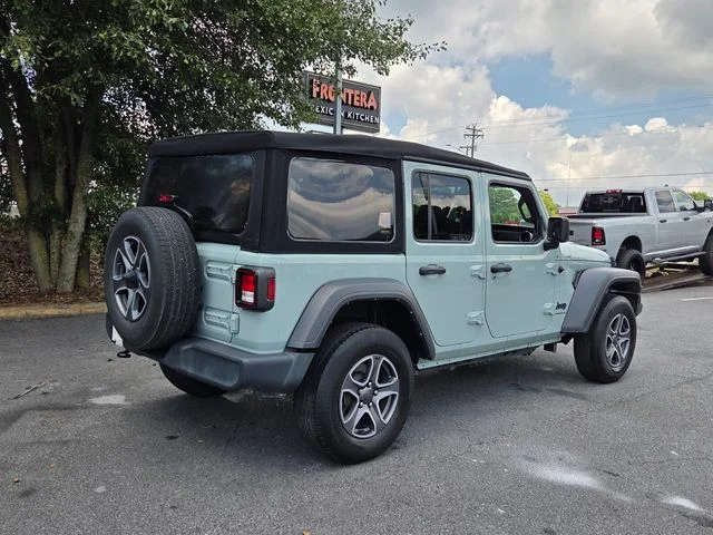 Used 2023  Jeep Sport S image 9
