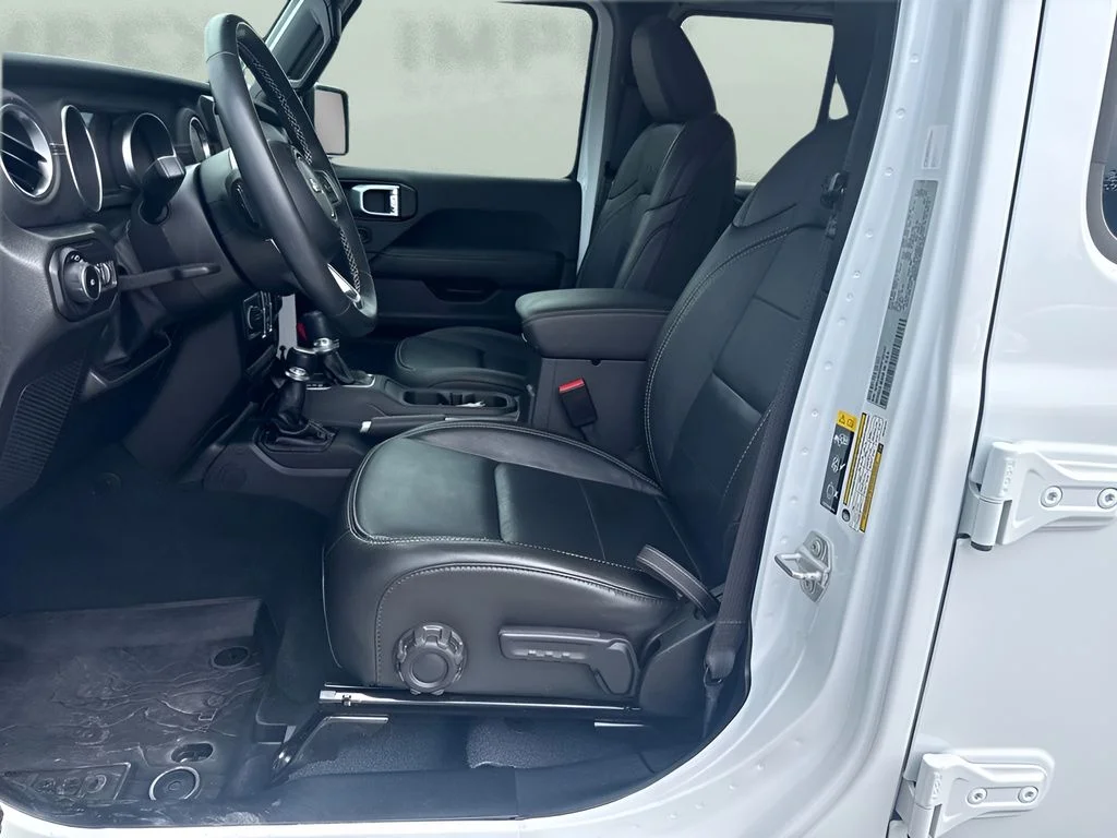 Used 2022 White Jeep Unlimited Sahara image 9