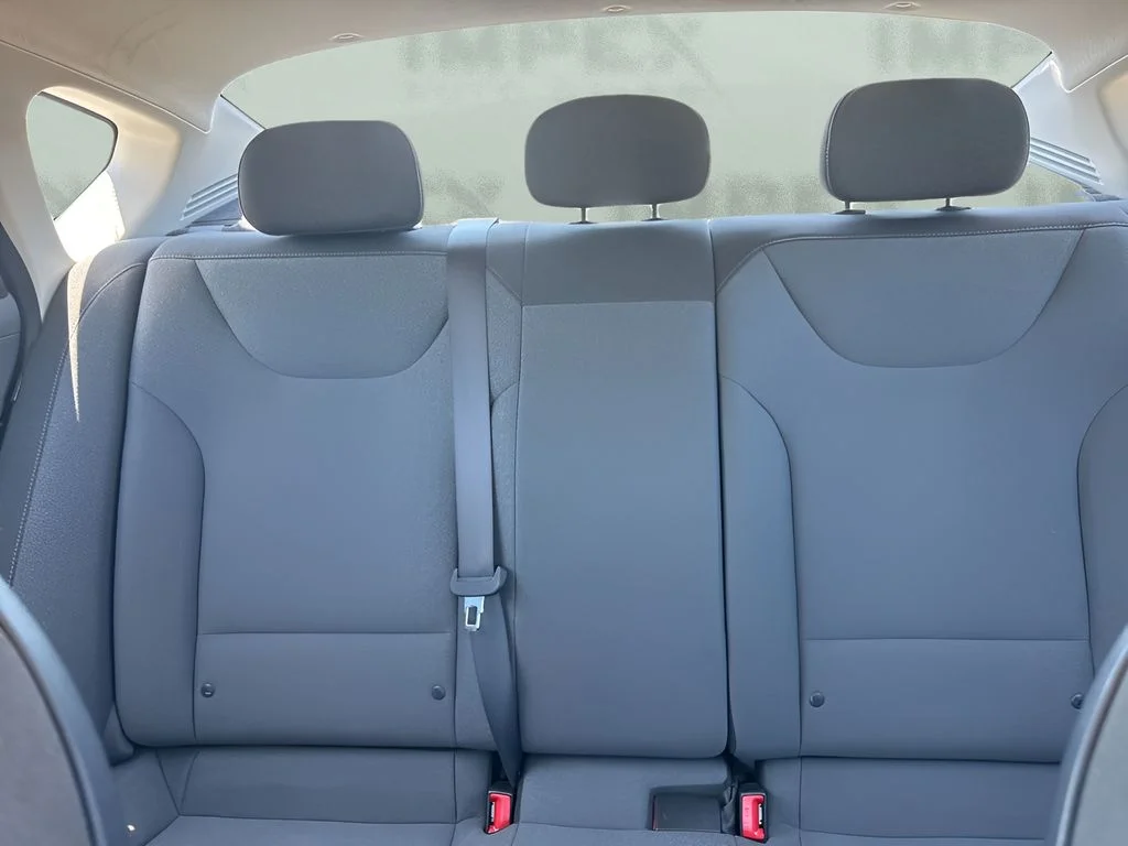 Used 2025 White Kia LXS image 11