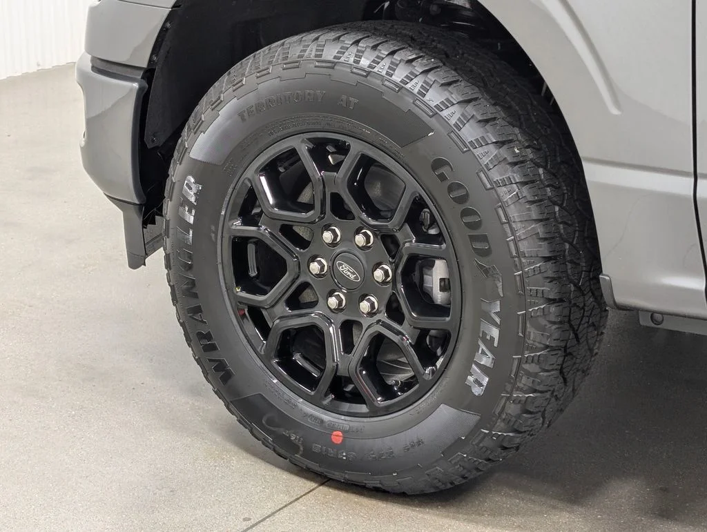 New 2026 Carbonized Gray Metallic Ford XLT image 2