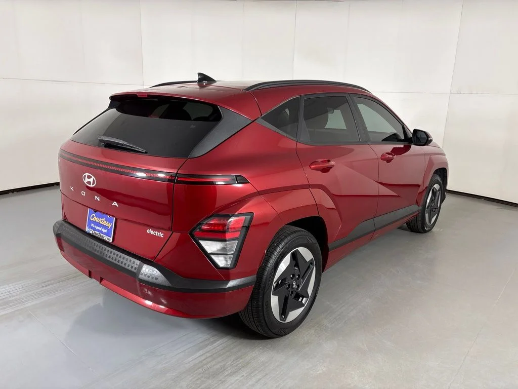 Used 2025 Red Hyundai SEL image 8