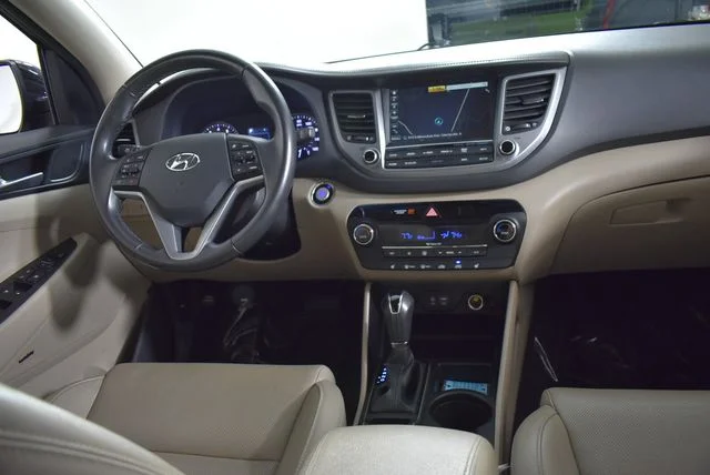Used 2017 Black Hyundai SE Plus image 23