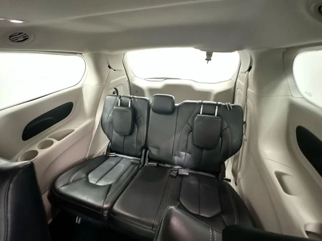 Used 2024 Black Chrysler Select image 26