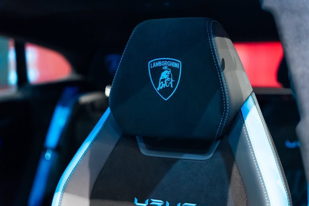 Used 2024 Blu Cepheus Metallic Lamborghini Performante image 6