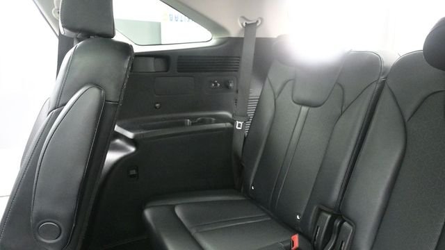 Used 2021 White Kia EX image 27