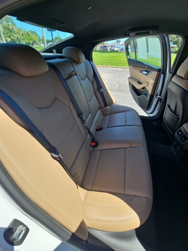 Used 2020 CRYSTAL WHITE TRICOAT Cadillac Premium Luxury image 18