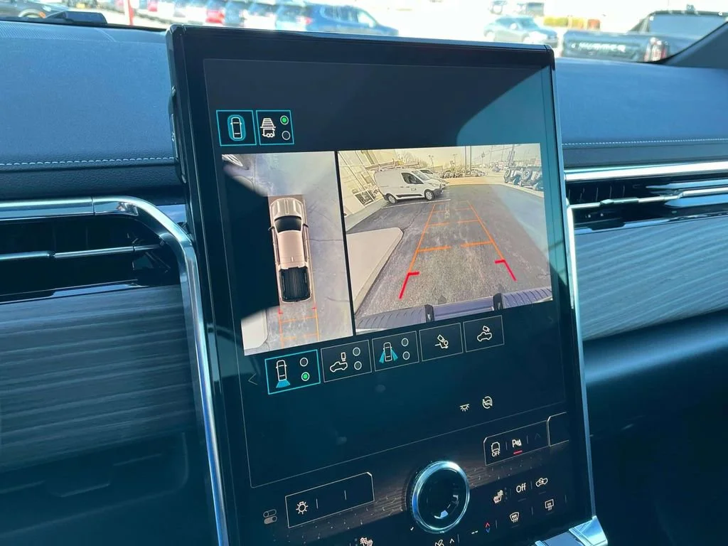 2025 GMC Sierra EV Denali - Photo 29