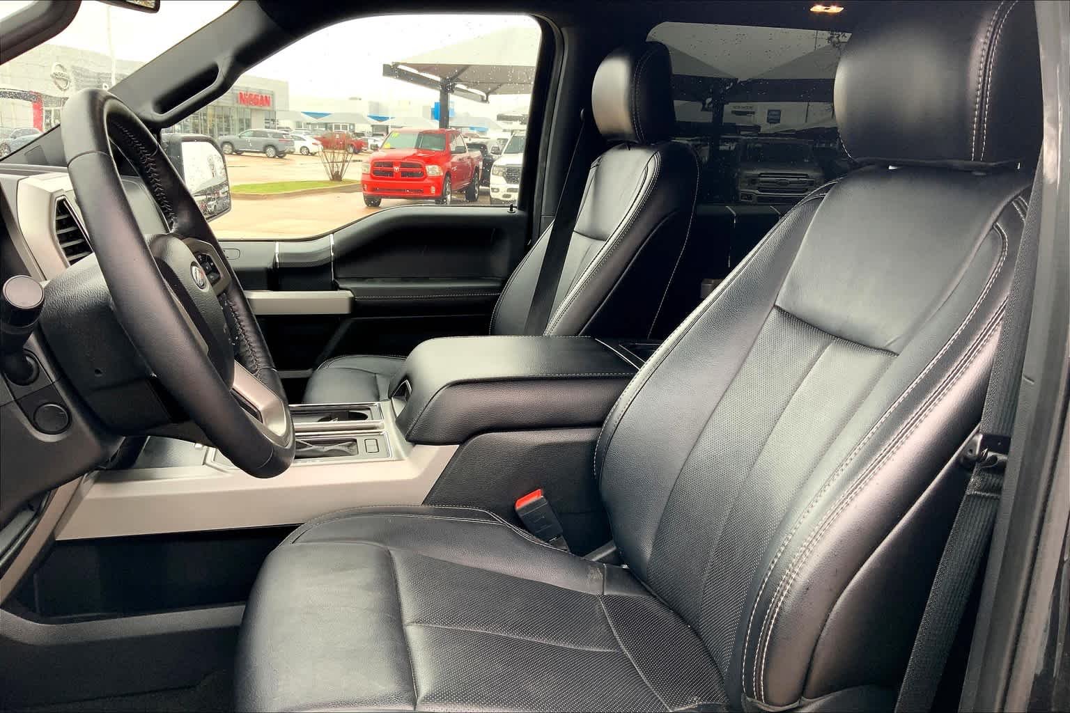 Used 2020 Agate Black Metallic Ford LARIAT image 9