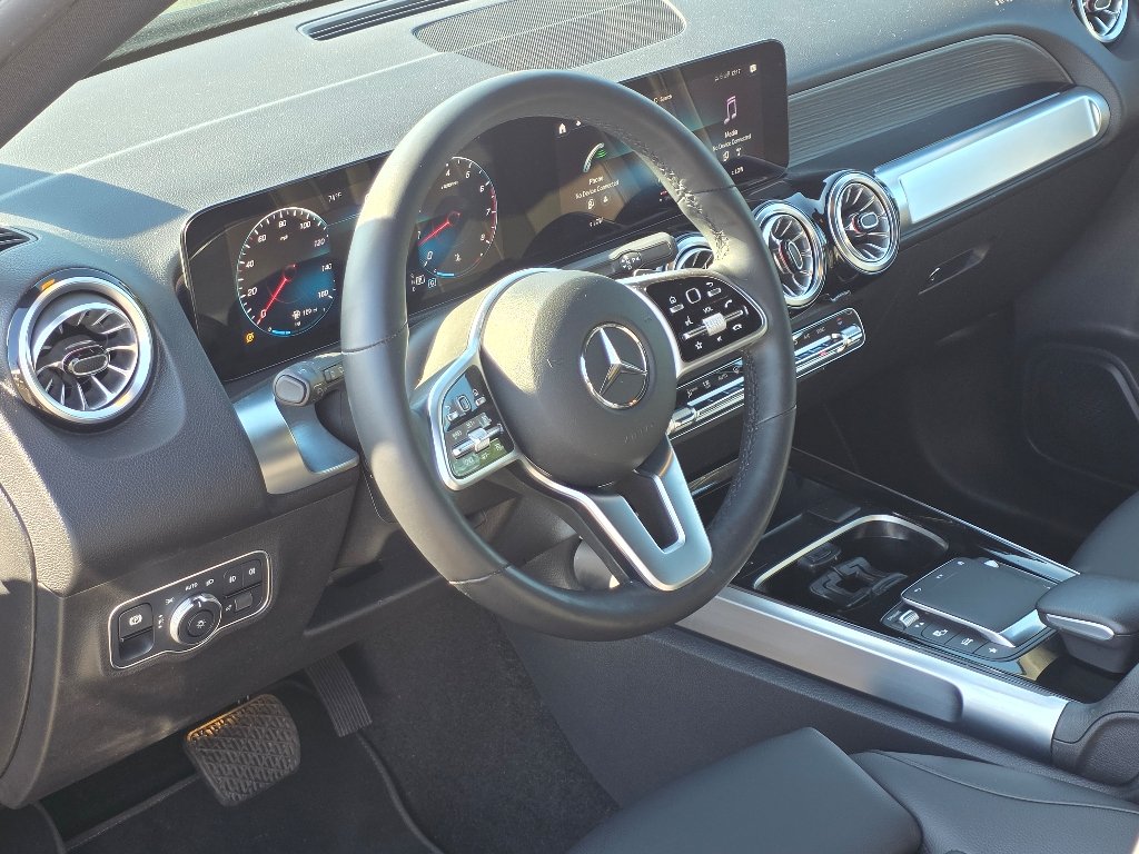 Used 2023 Black Mercedes-Benz GLB 250 image 31