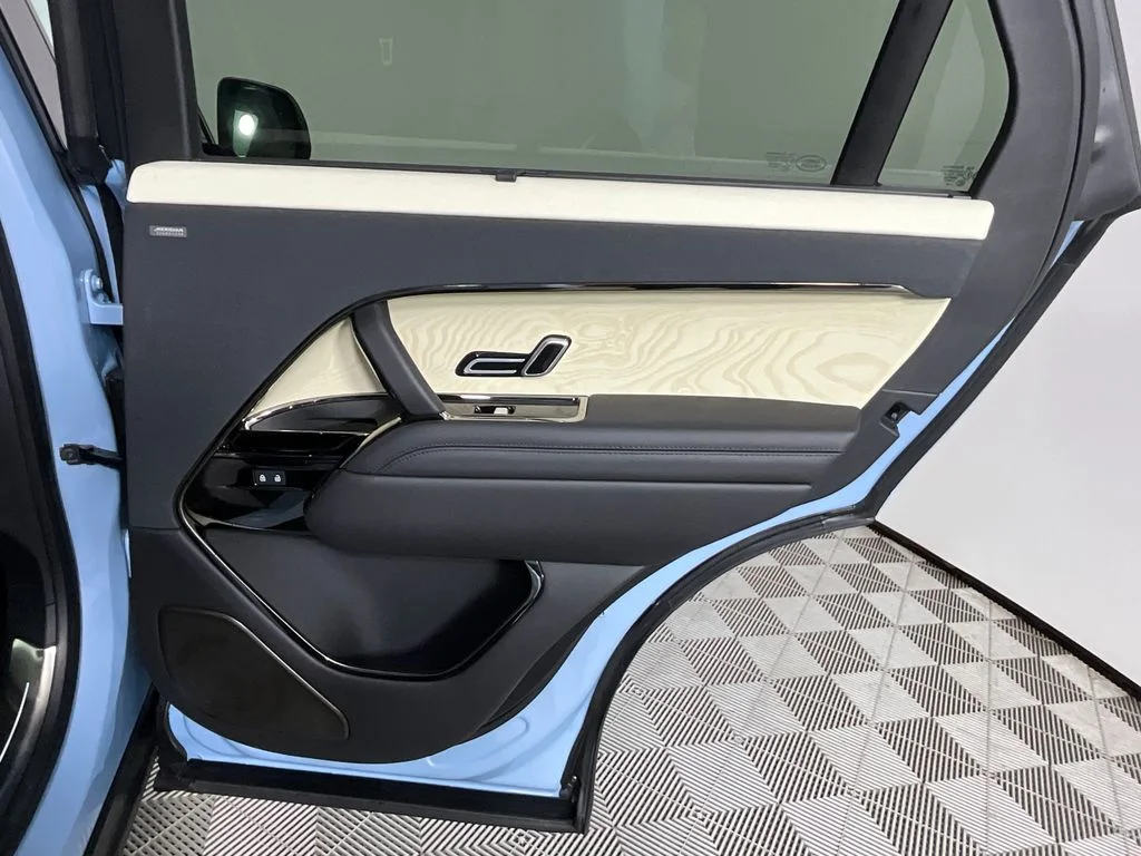 Used 2025 Blue Land Rover SV Edition Two image 23