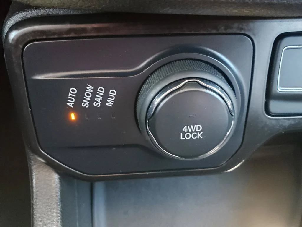 Used 2021 Colorado Red Clearcoat Jeep Latitude image 21