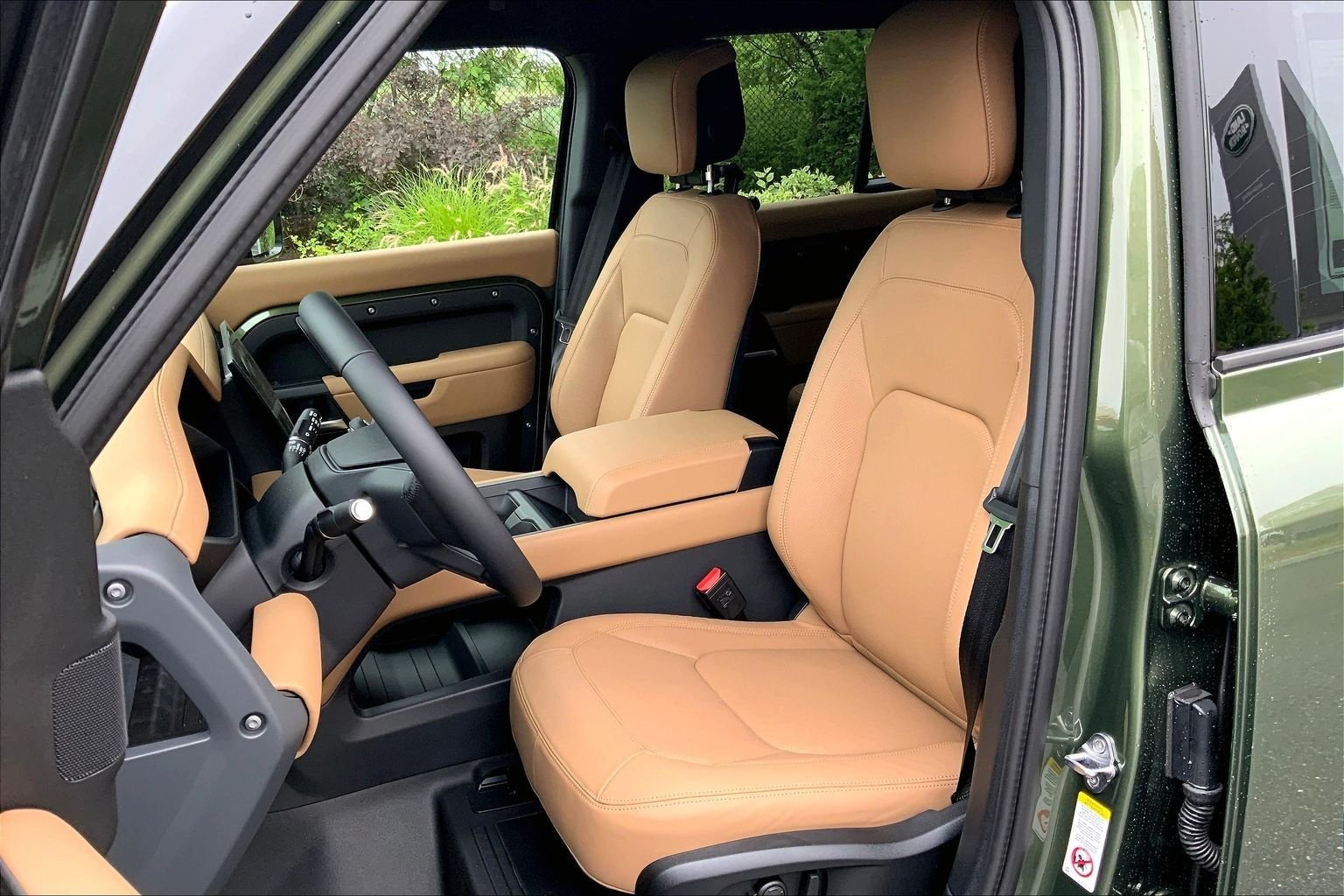New 2026 Woolstone Green Land Rover X-Dynamic SE image 9