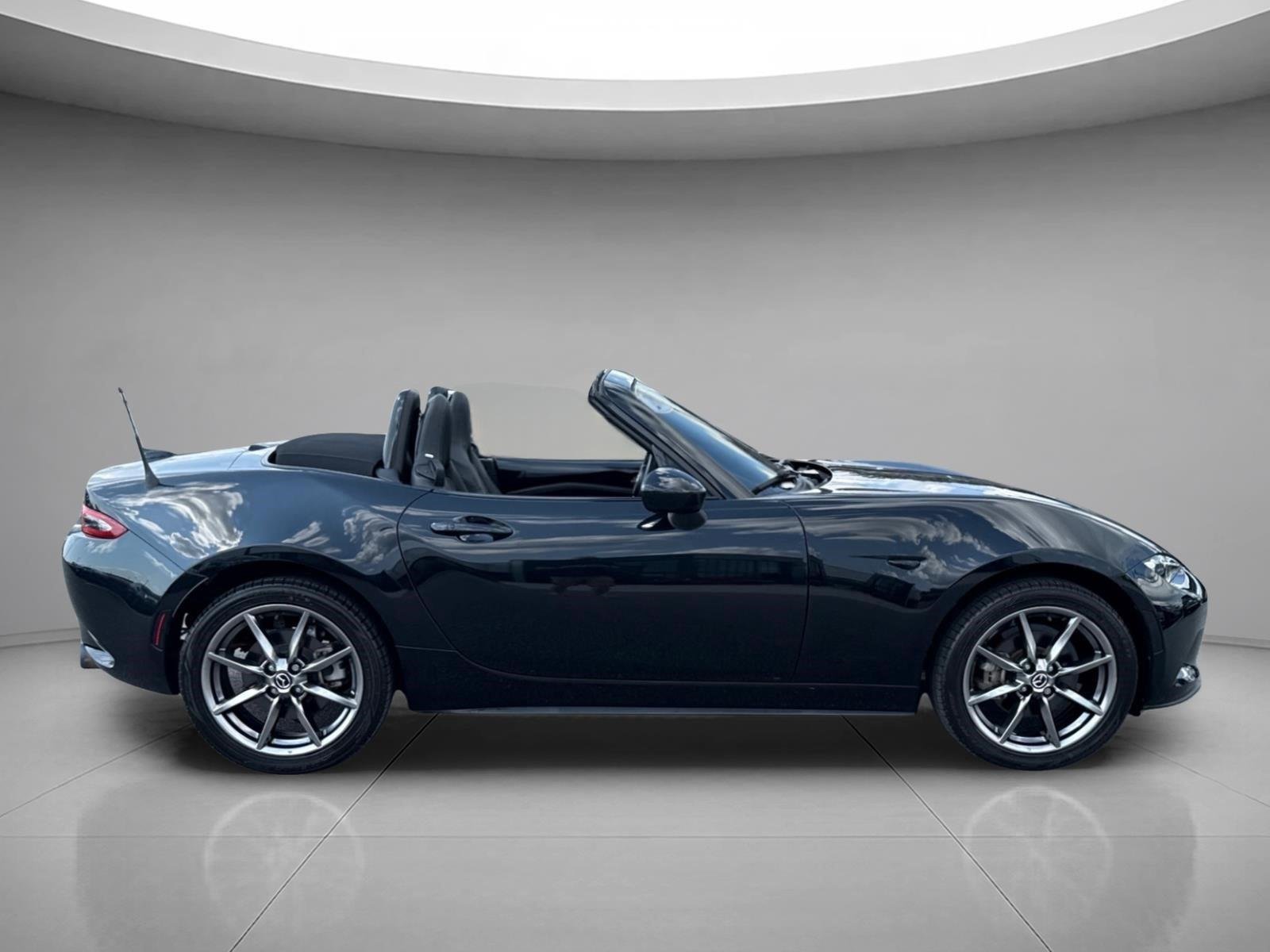 Used 2022 Jet Black Mica Mazda Grand Touring image 7