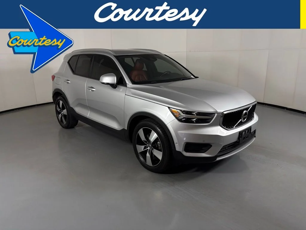 2019 Volvo XC40 T5 Momentum AWD's photo