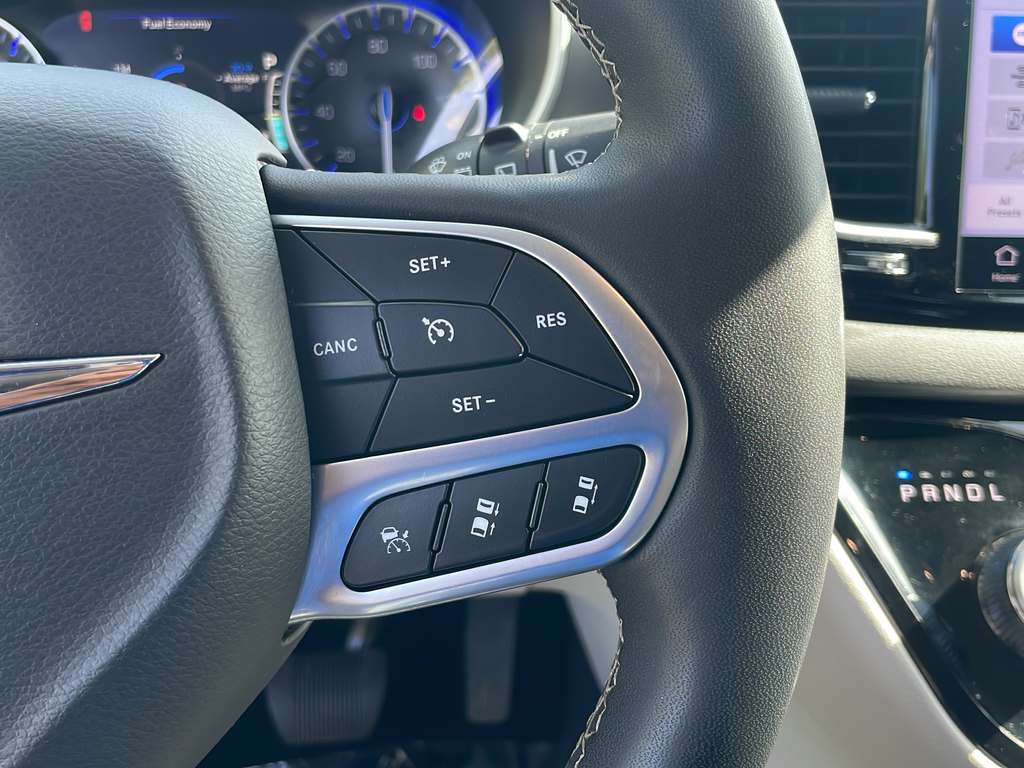 Used 2024 Silver Chrysler Touring L image 17
