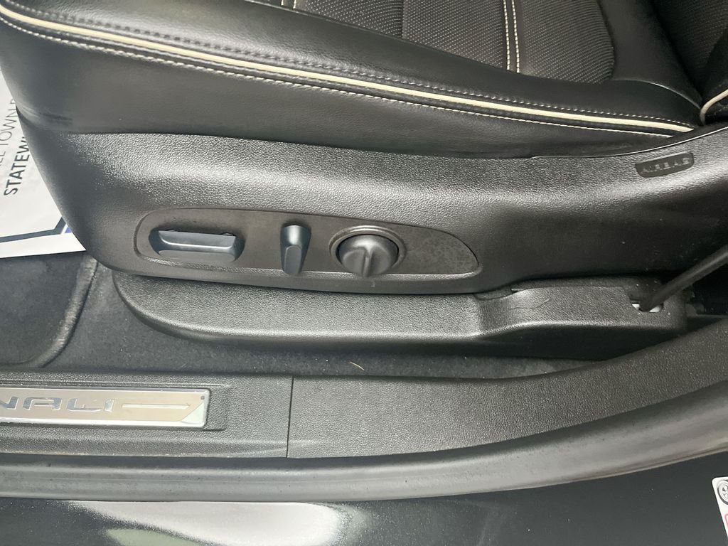 Used 2022 Black GMC Denali image 16