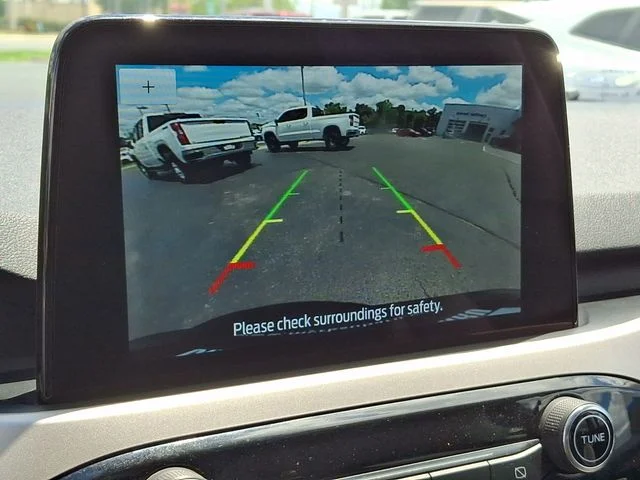 Used 2022 Black Ford SE image 19