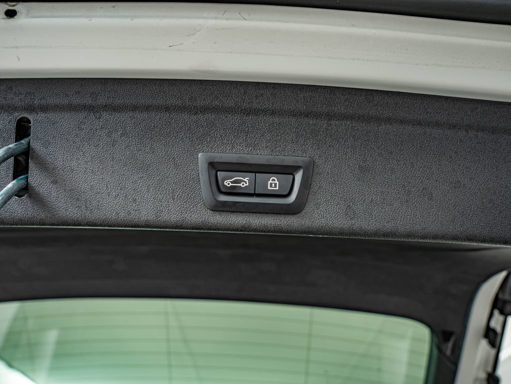Used 2023 Frozen Brilliant White Metallic BMW M50i image 38