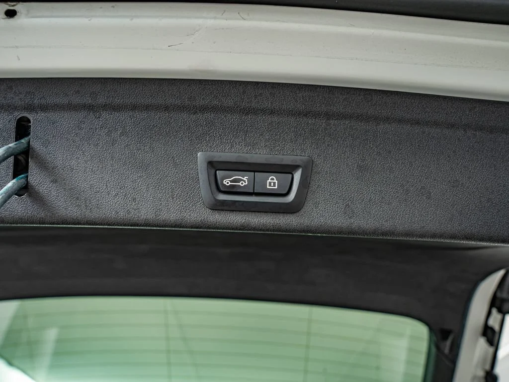 Used 2023 Frozen Brilliant White Metallic BMW M50i image 38