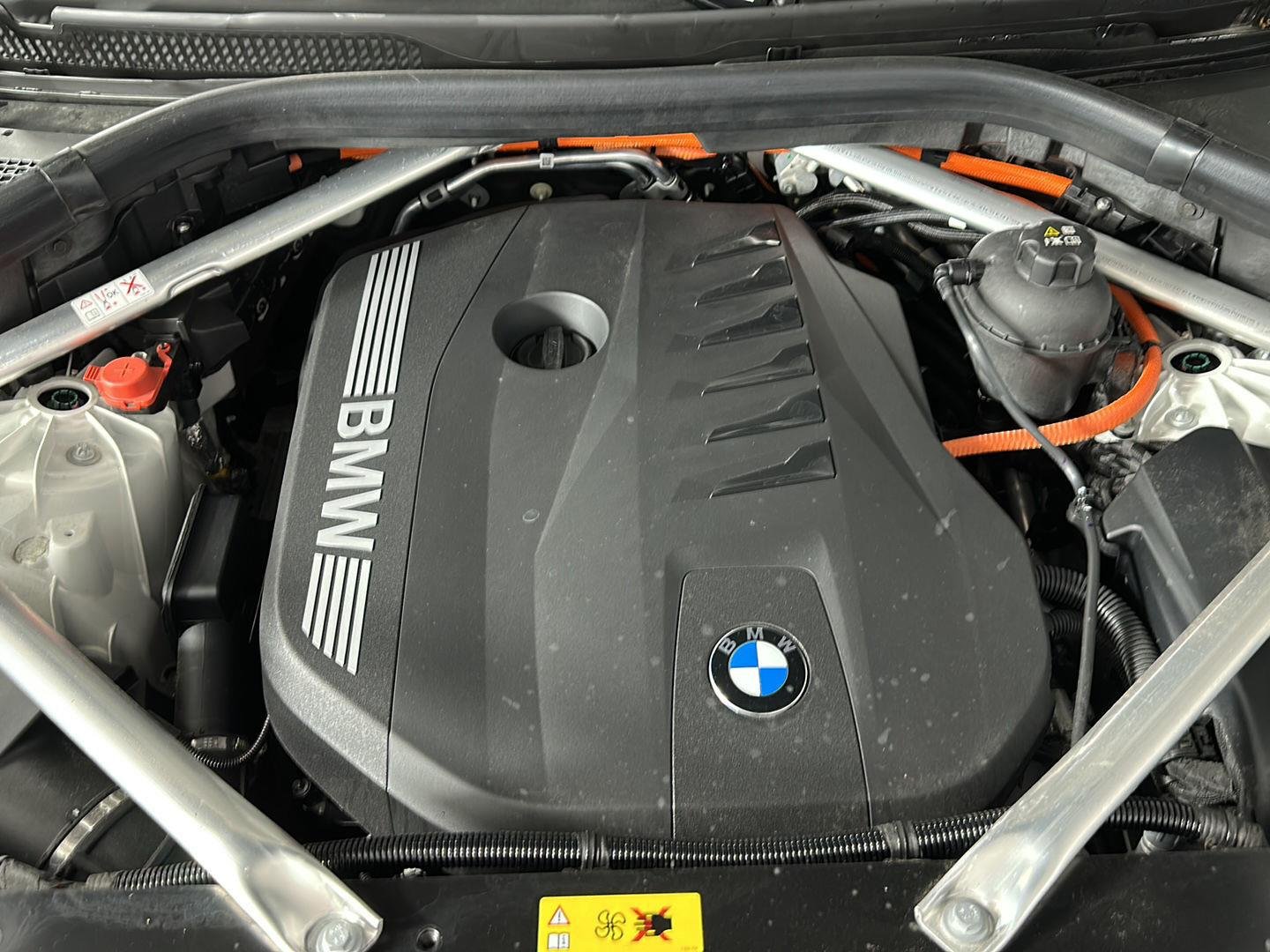 New 2026 Alpine White BMW xDrive50e image 29