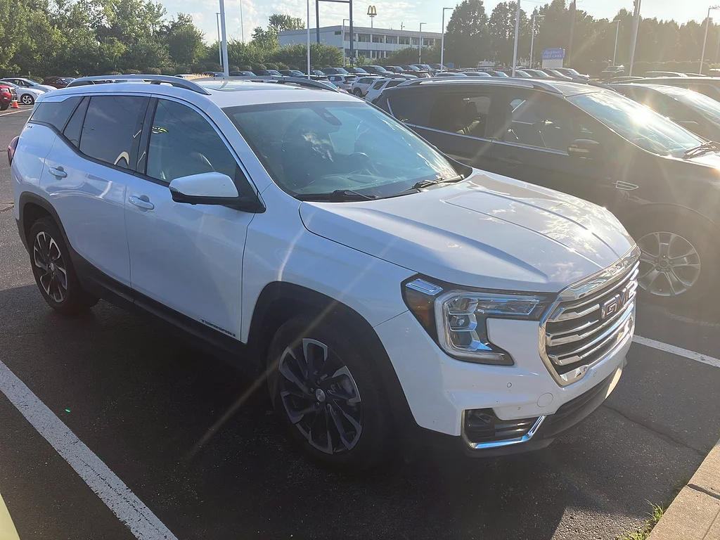 Used 2022 Summit White GMC SLT image 1