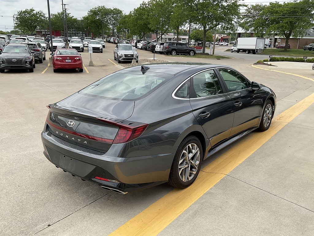 Certified Used 2023 GRAY Hyundai SEL image 3