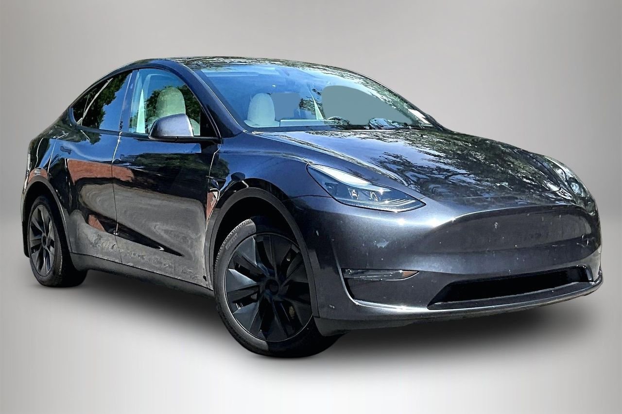 Used 2025 Tesla Model Y Long Range with VIN 7SAYGDEE8SA362236 for sale in Fort Walton Beach, FL