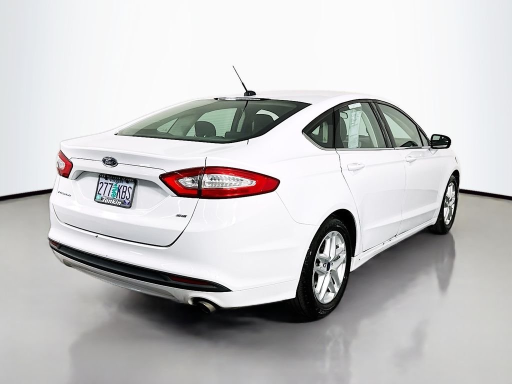 Used 2016 Oxford White Ford SE image 8
