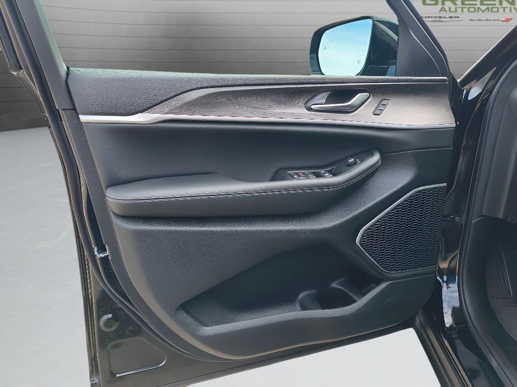 New 2026 Diamond Black Crystal Pearlcoat Jeep Limited image 14