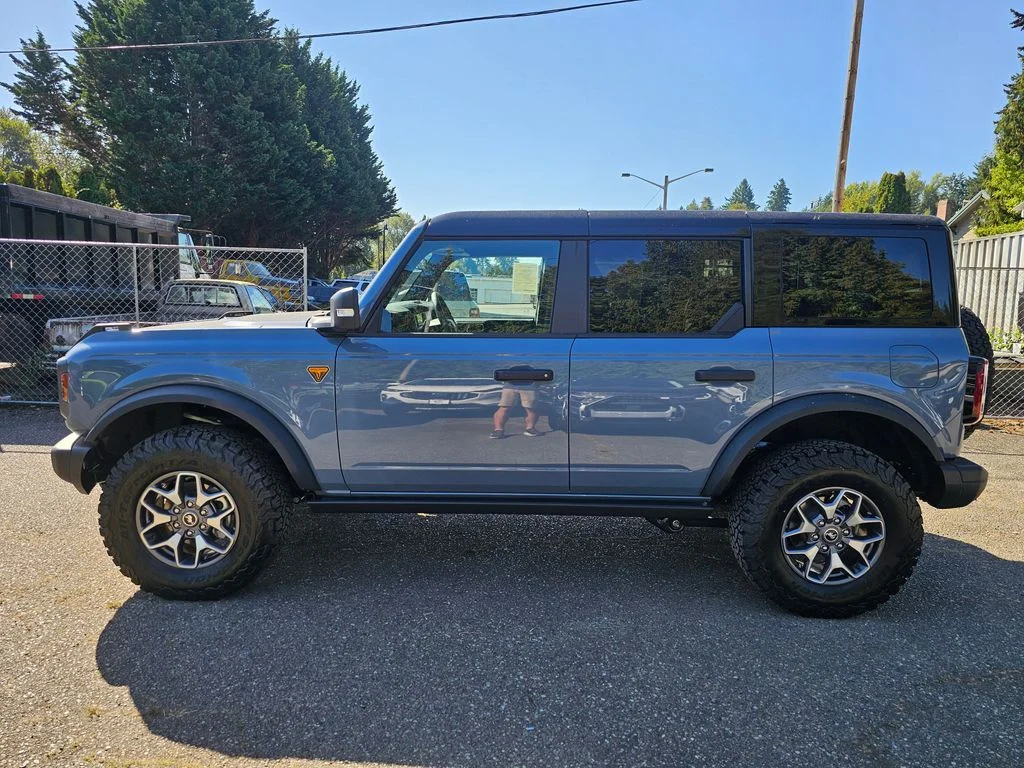 New 2025 Azure Gray Metallic Tri-Coat Ford Badlands® image 4