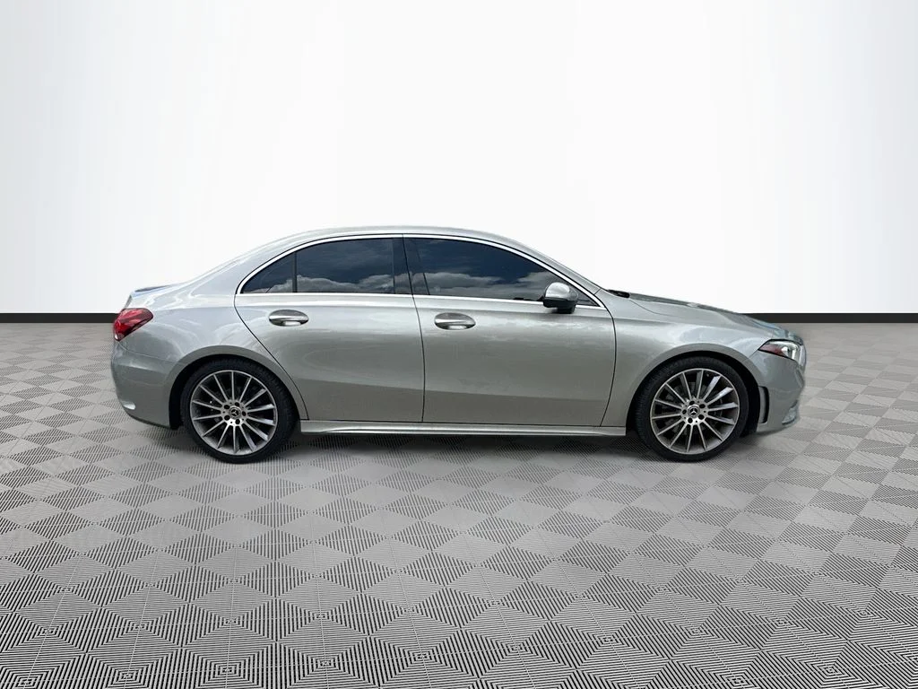 Used 2019 Gold Mercedes-Benz A 220 image 8