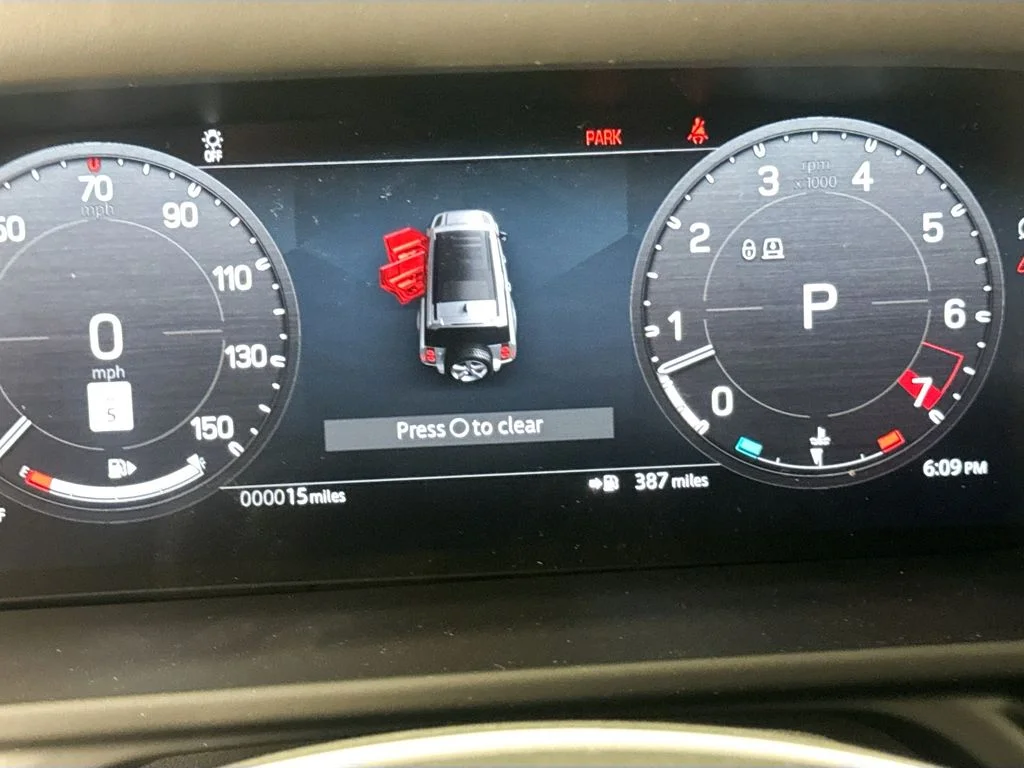 New 2026 Santorini Black Land Rover X-Dynamic SE image 11