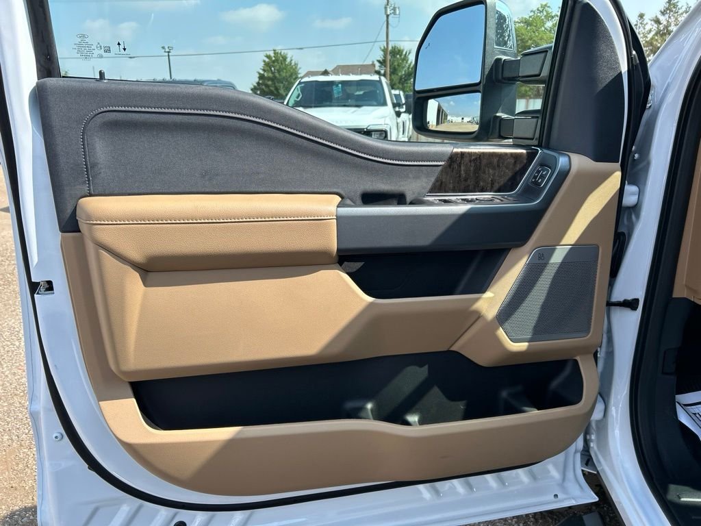 New 2026 Oxford White Ford Lariat image 12