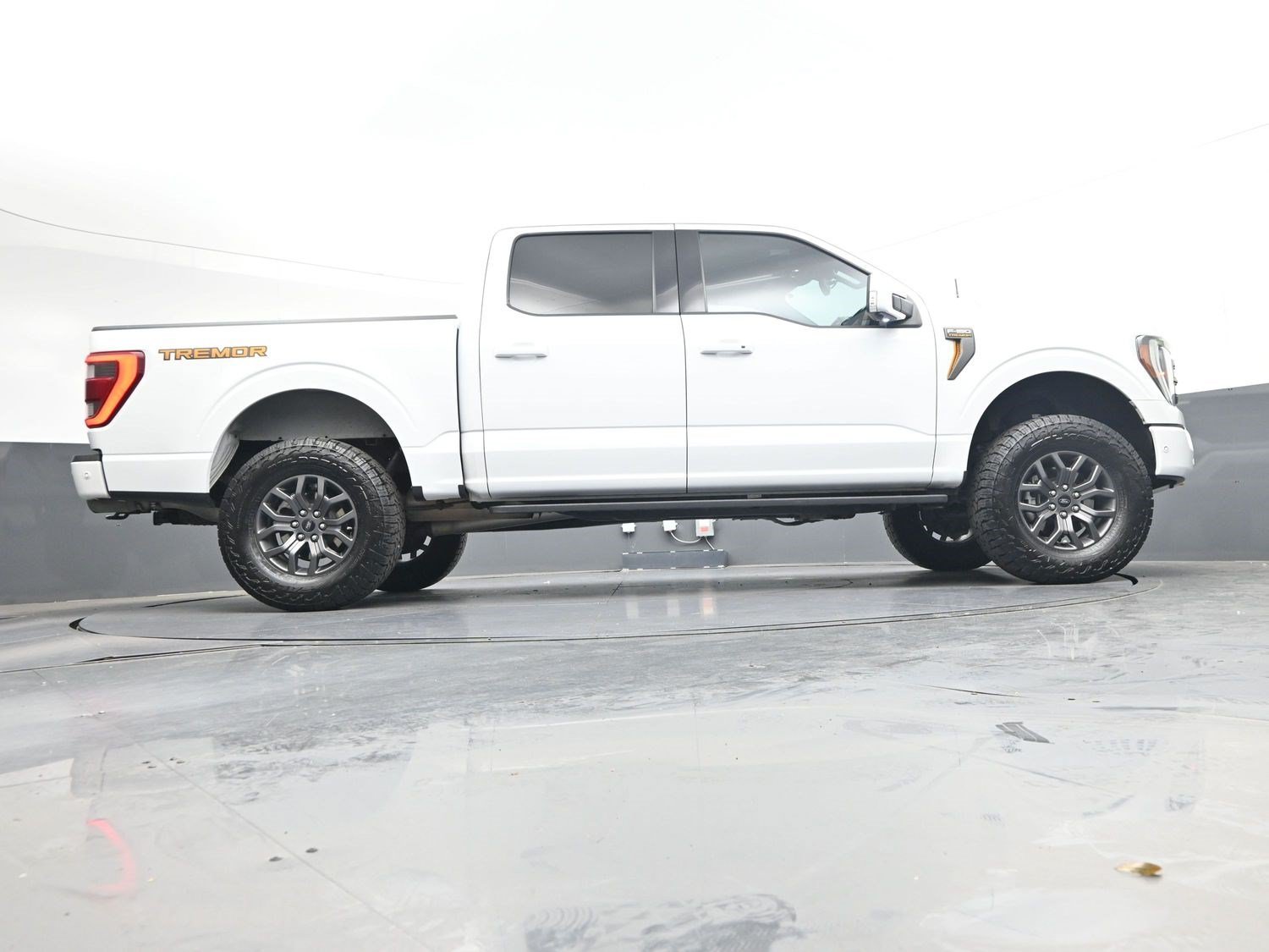 Used 2022 Oxford White Ford Tremor image 30
