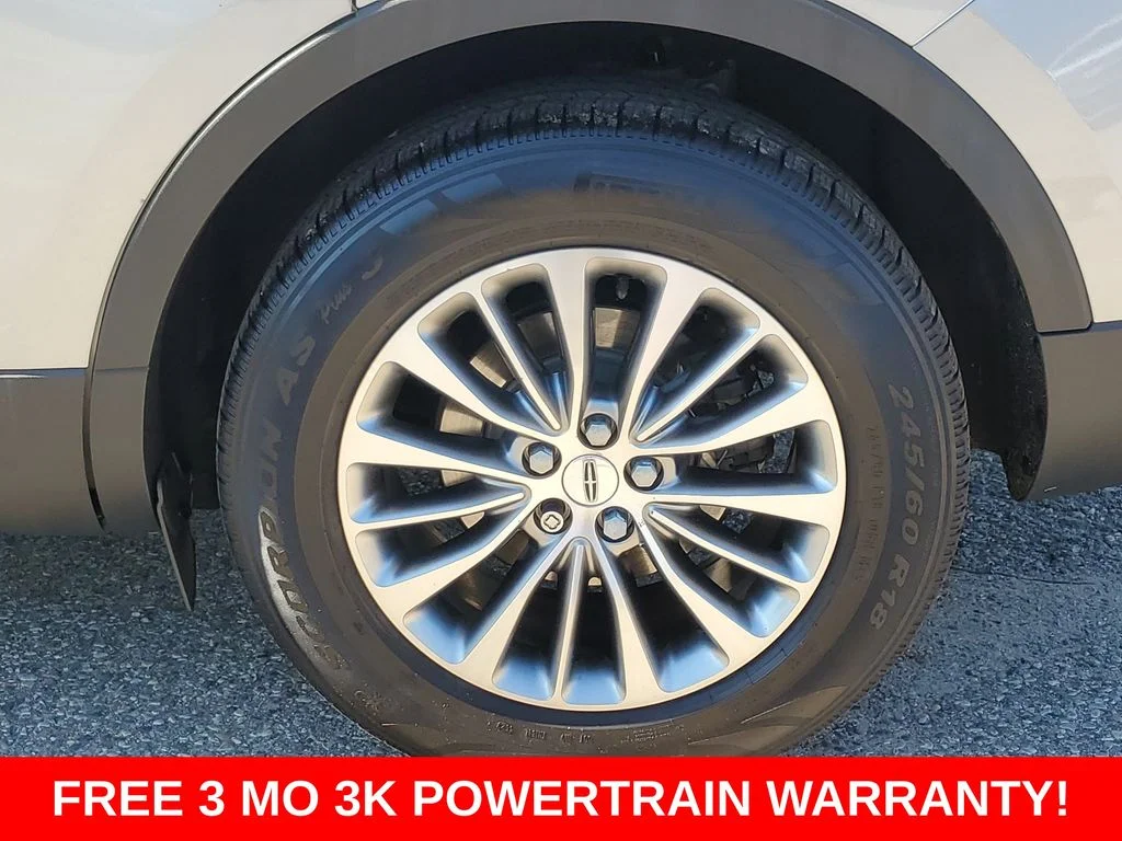 Used 2016 Silver Lincoln Select image 8