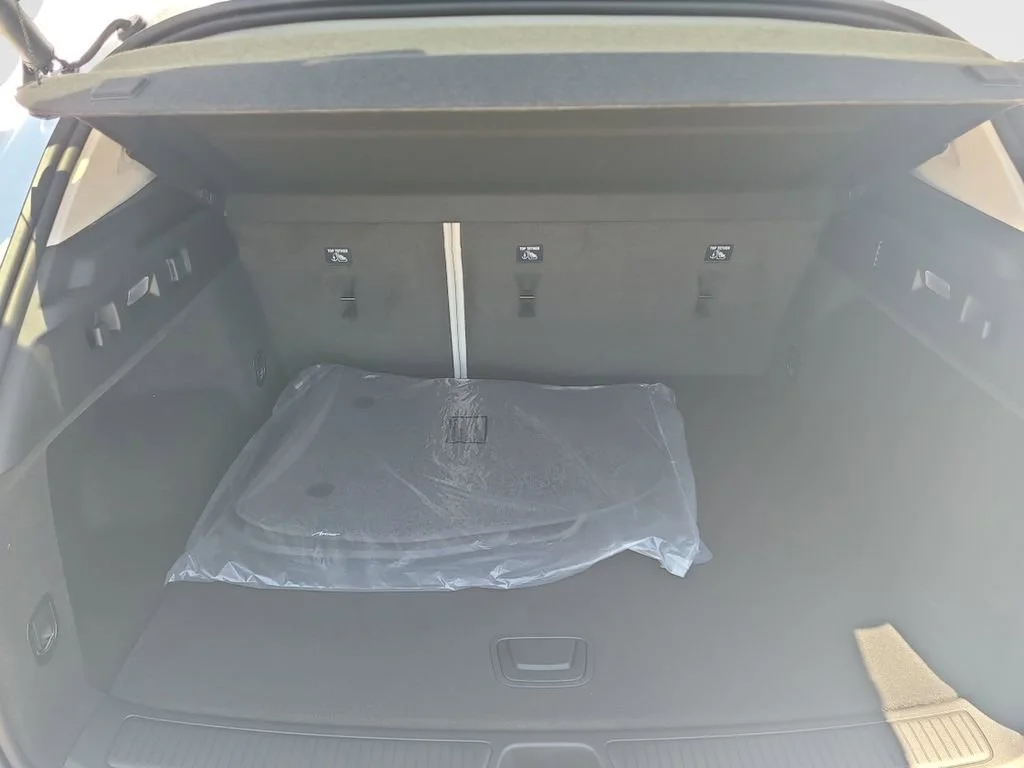 New 2026 Iridescent White Tricoat Buick Avenir image 9